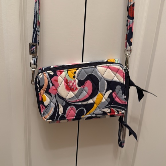 Brand new Vera Bradley crossbody wallet/phone purse - Picture 3 of 6